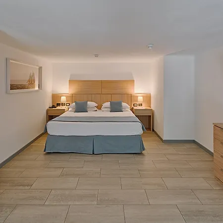 Hotel Aregai Marina & 4*