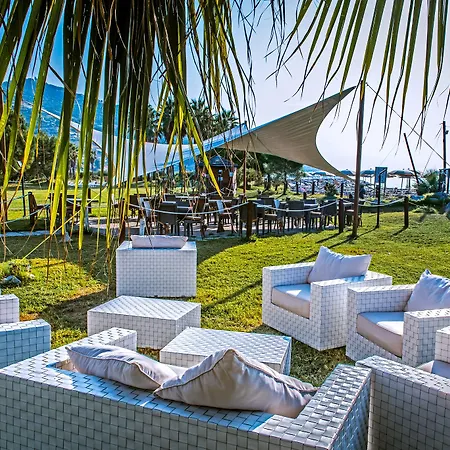 Aregai Marina & Hotel 4*