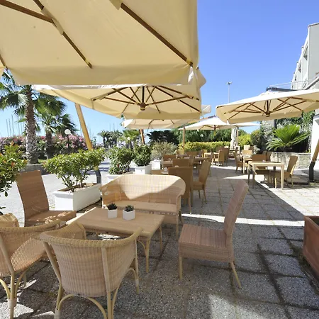 Aregai Marina & 4* Santo Stefano al Mare