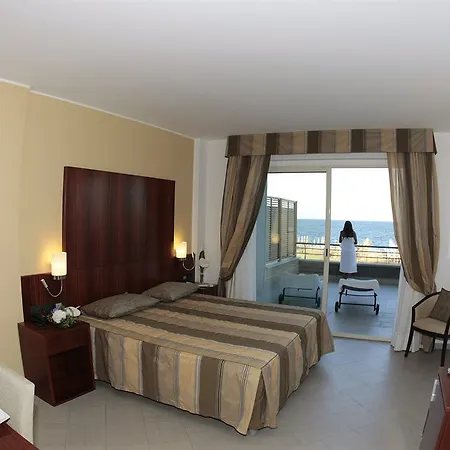 Hotel Aregai Marina &