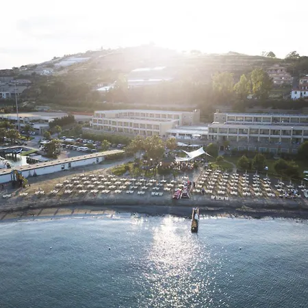 Hotel Aregai Marina & 4*