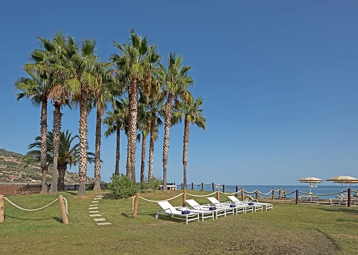 Aregai Marina & מלון 4*