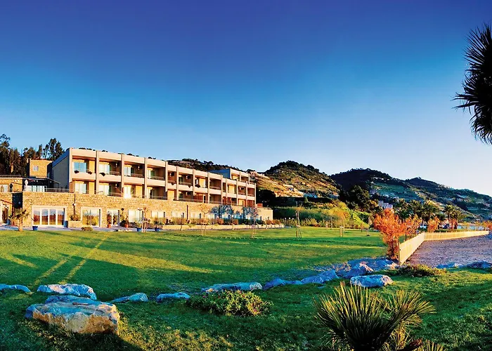 Hotel Aregai Marina &