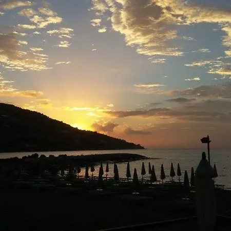 Hotel Aregai Marina &