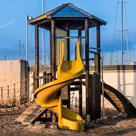 Aregai Marina & מלון