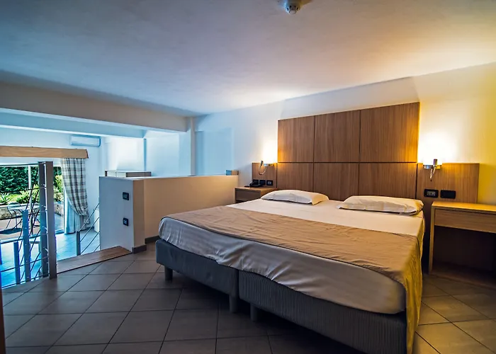 Aregai Marina & 4* סנטו סטפנו אל מארה