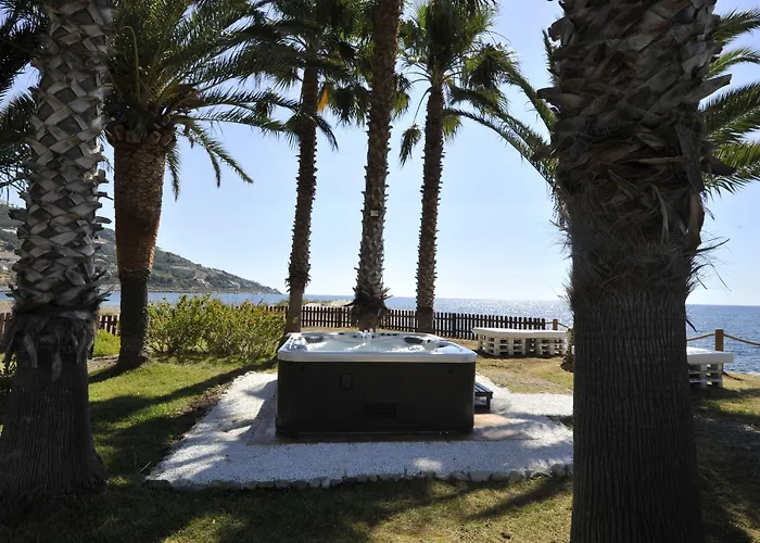 Aregai Marina & מלון סנטו סטפנו אל מארה