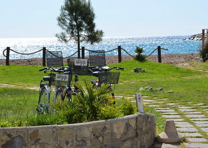 מלון Aregai Marina & 4*