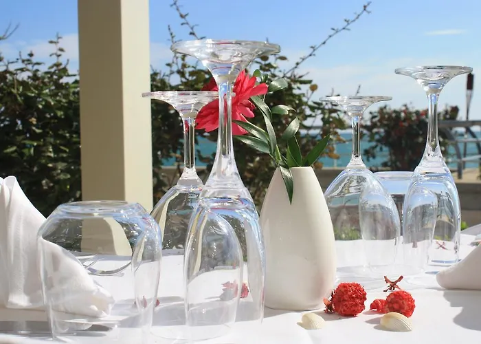 Ξενοδοχείο Aregai Marina & 4*